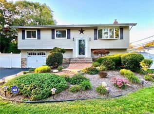9 Jillit Dr, Smithtown, NY 11787