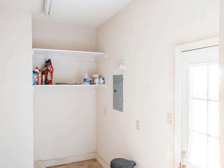 8725 Claremont Ave — Photo 8