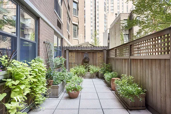 Sold by Warburg | media 6