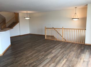 7685 Ponds Edge Path, Savage, MN 55378