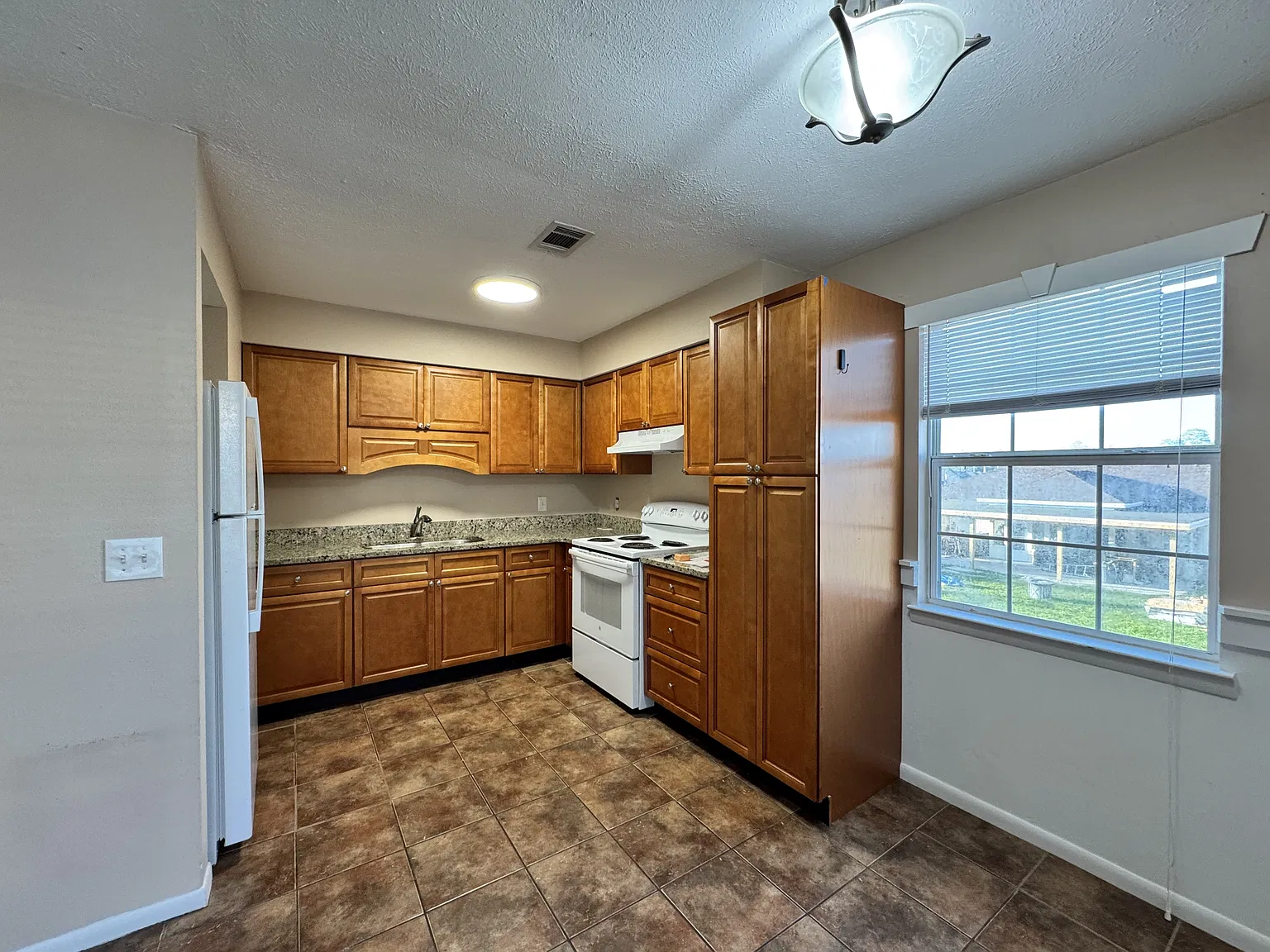 Berthe Ave 719 Unit #16 - 251 — Photo 4