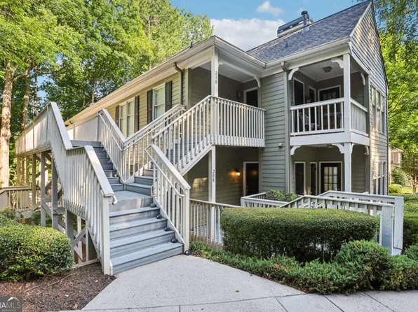 208 Bainbridge Dr, Sandy Springs, GA 30327