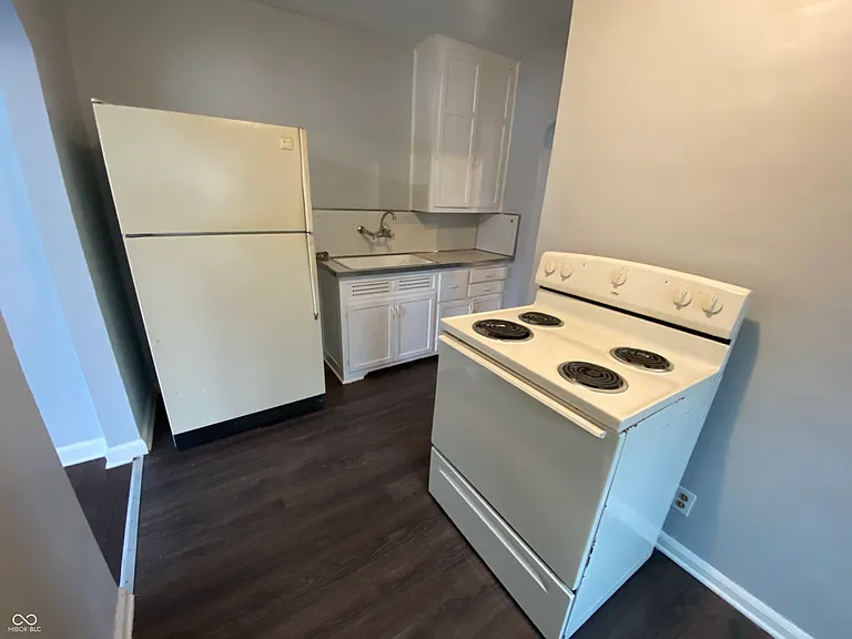 1308 N Chester Ave — Photo 5