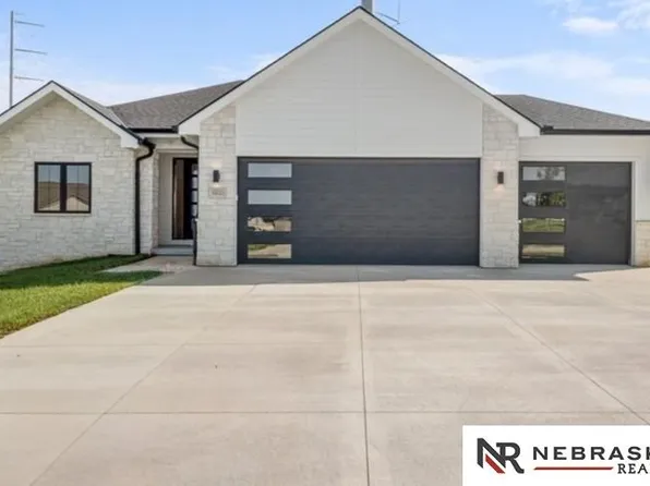 10021 S 180th Avenue Cir, Omaha, NE 68136