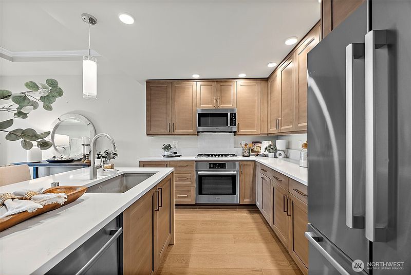 5th image of 4907 Main Street #524