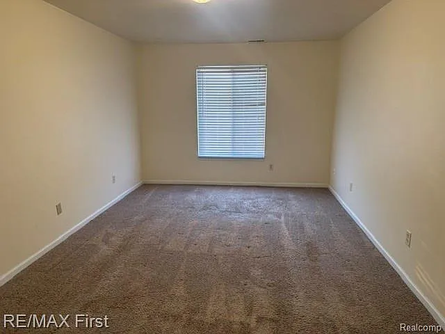43234 Fountain Dr — Photo 12