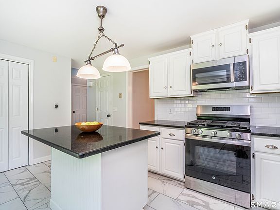 5th image of 328 Tunxis Road