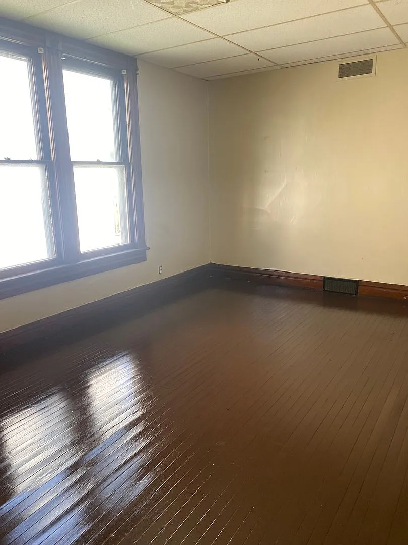 3 Bdrm 2 Car Garage — Photo 4
