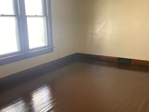 4th image of 1613 Hanna St