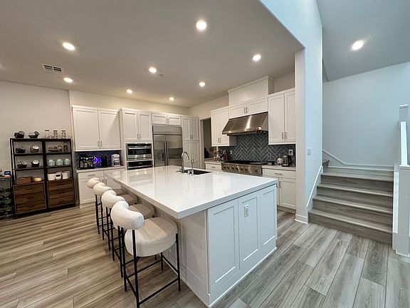 5th image of 378 Mulberry Pl