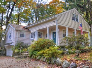 8 Ridge Trl, Kinnelon, NJ 07405
