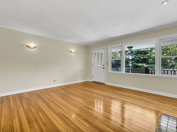 5th image of 1634 S Lewis Pl