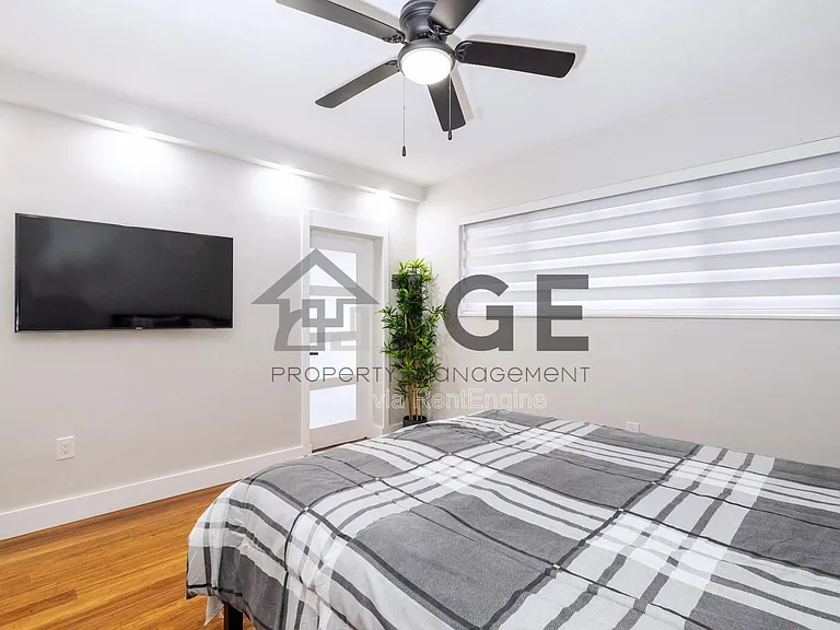 270 NE 191st St #103 — Photo 6
