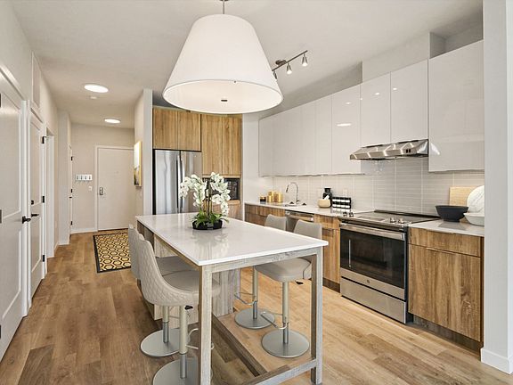 5th image of 101 Washington St #426