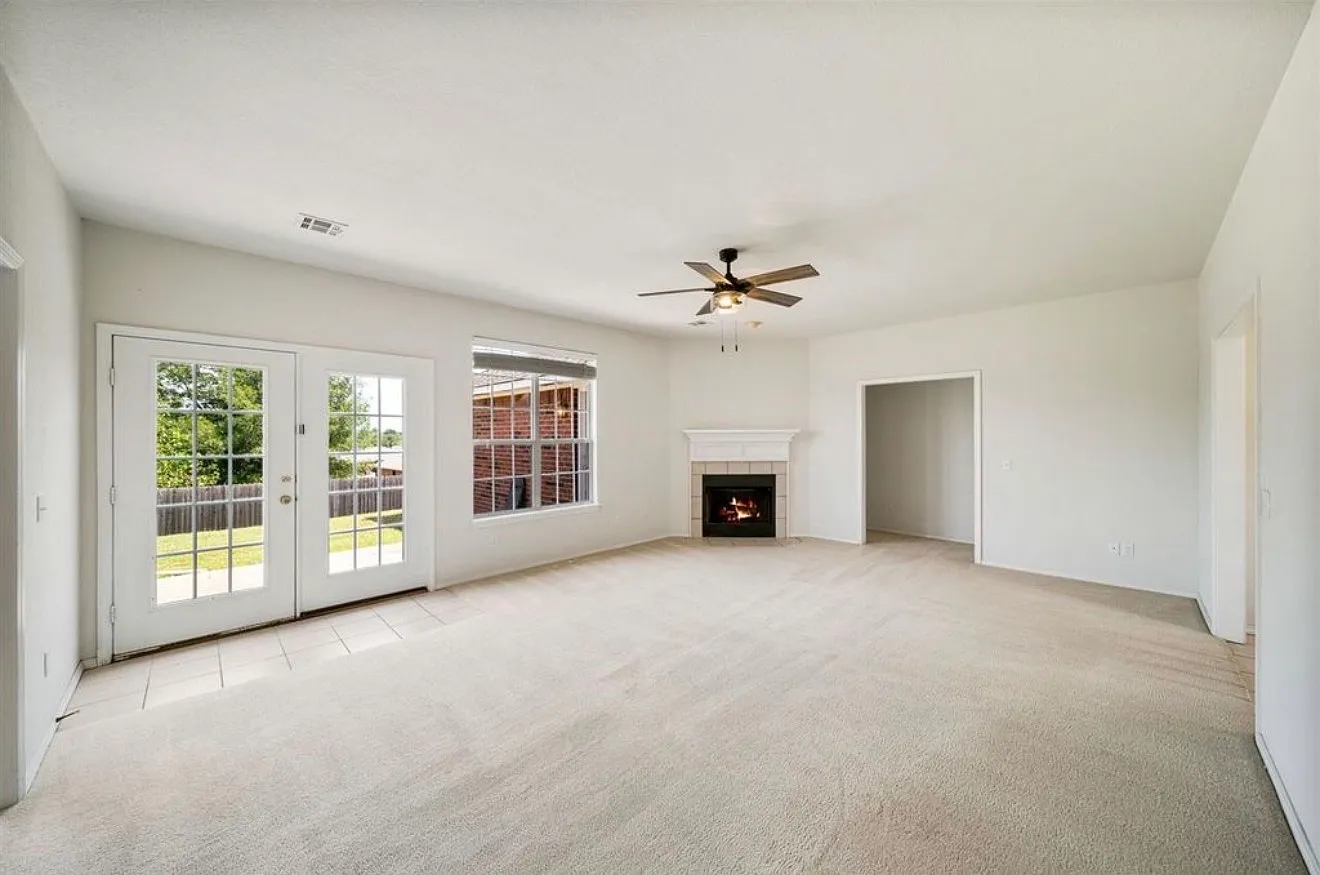 4 bed, 1996 sqft, $700 — Photo 3