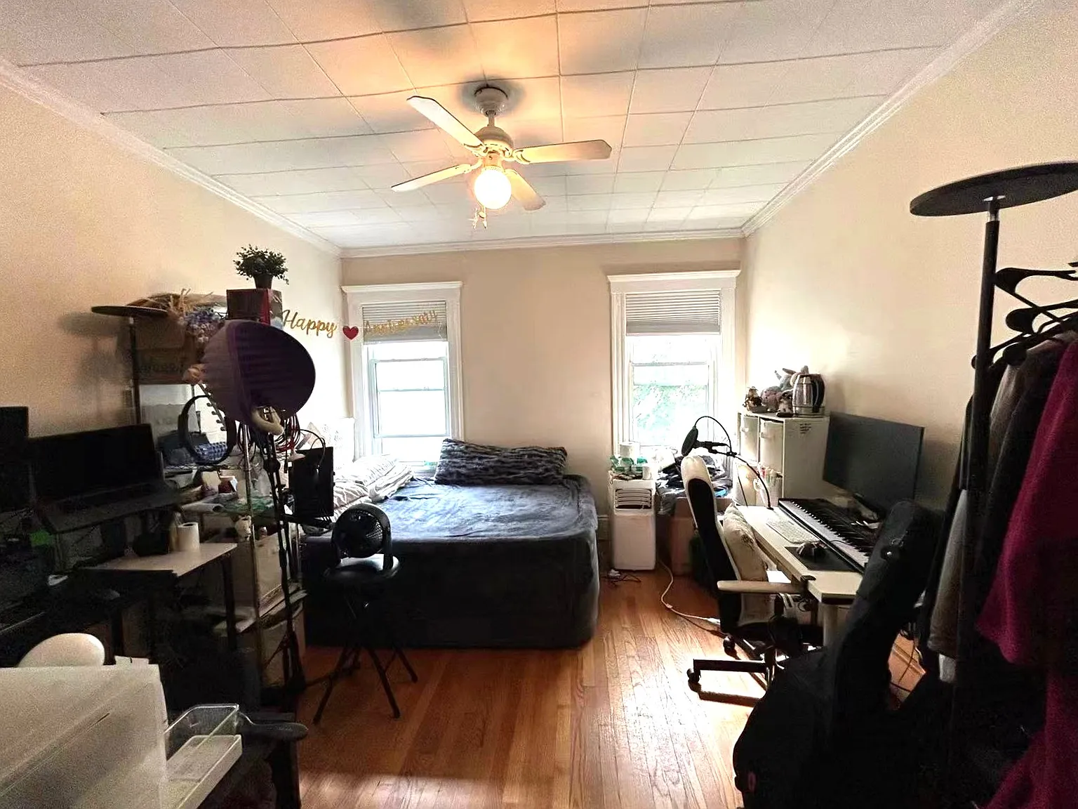 3 bed, 1200 sqft, $1,000 — Photo 1