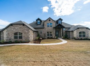 10008 Volare Dr, Yukon, OK 73099