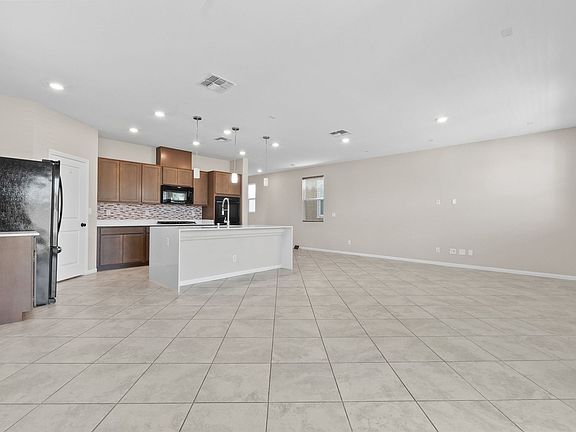 4th image of 8338 Carmentis Ave