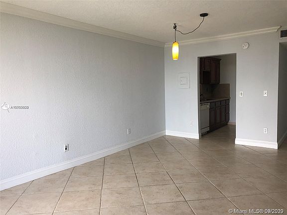 4th image of 2000 NE 135th St #701