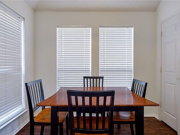 5th image of 104 E Forestwood Dr