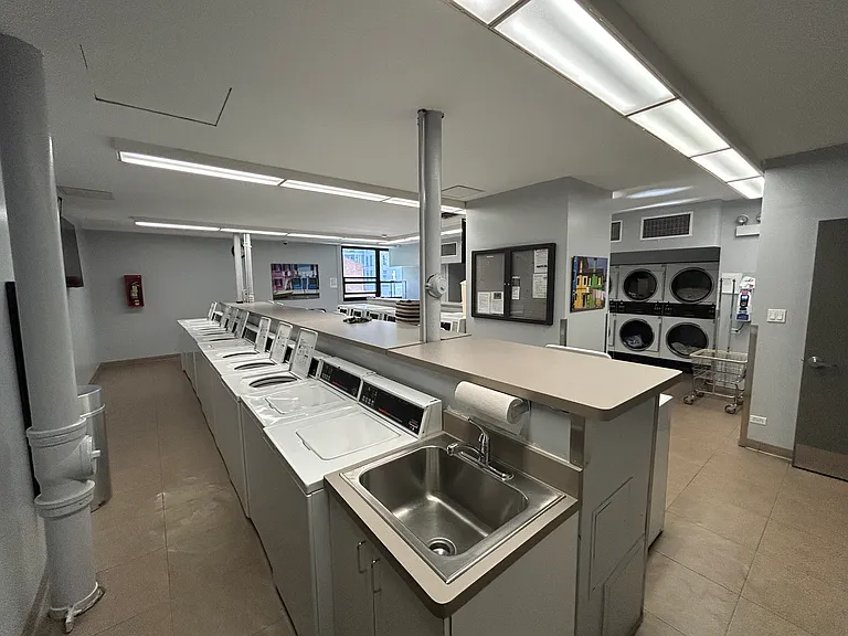 1030 N State St #5M — Photo 10