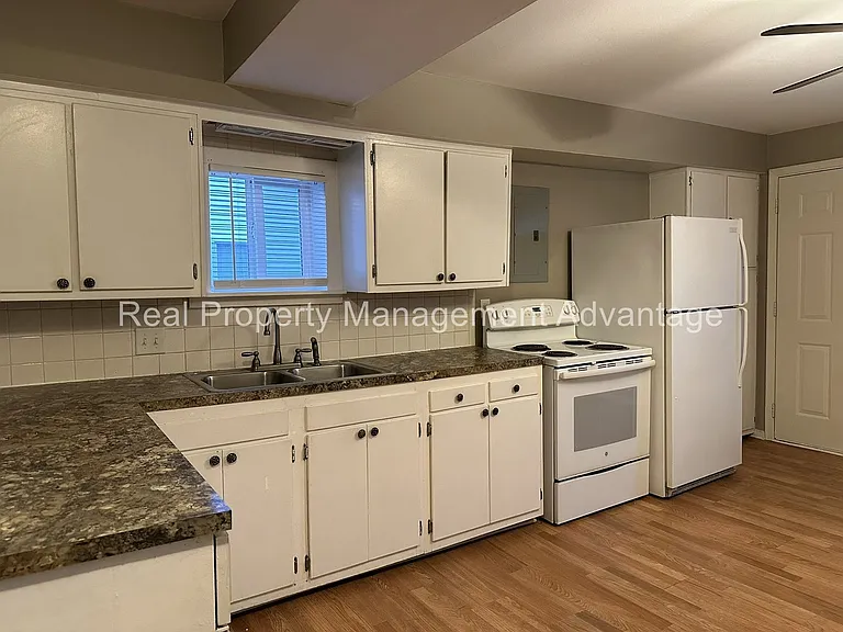 23511 Wellington Ave — Photo 6