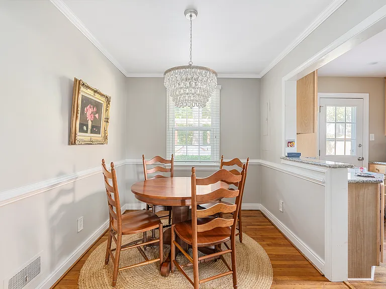 1204 Bobbiedell Ln — Photo 3