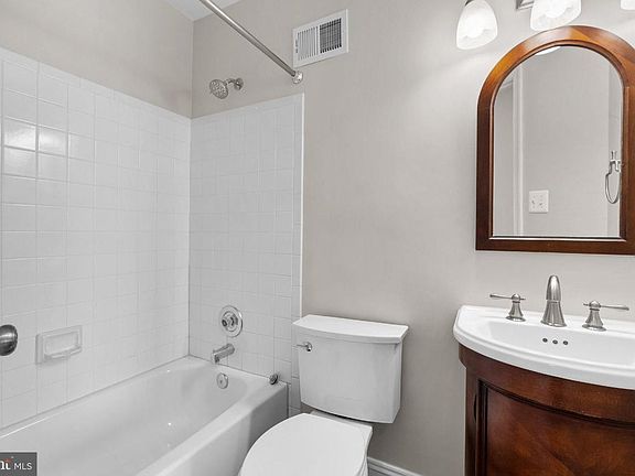 5th image of 18714 Martins Landing Dr
