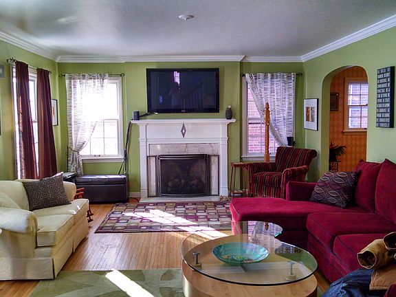 Living Room w/Gas Fireplace