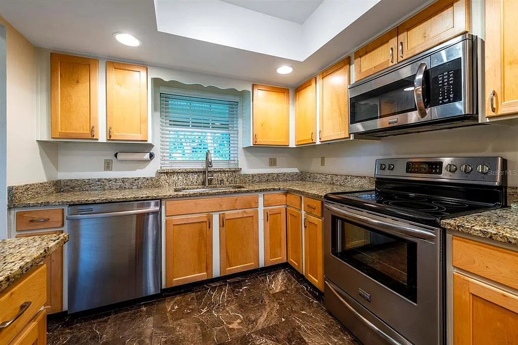 2 bed, 2.0 bath, 1219 sqft, $1,800 — Photo 3