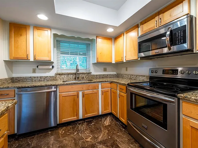 110 N Tremain St #202 — Photo 3