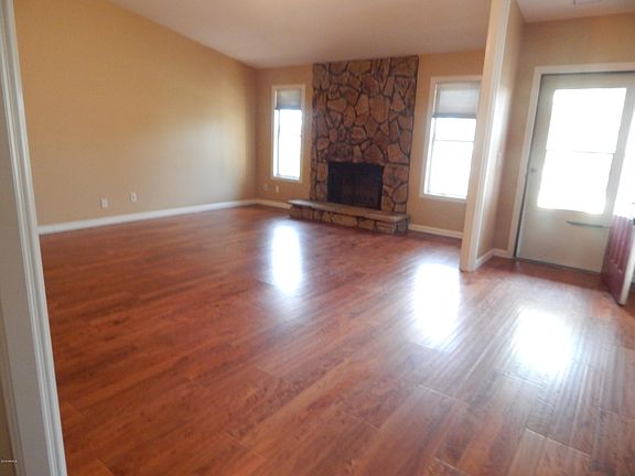 3rd image of 8616 E Diamond St