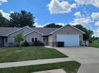 2009 Strawberry Ln, Sterling, IL 61081