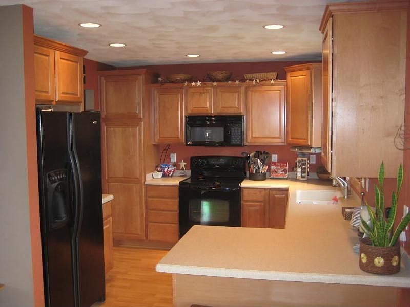 2nd image of 672 W Main St