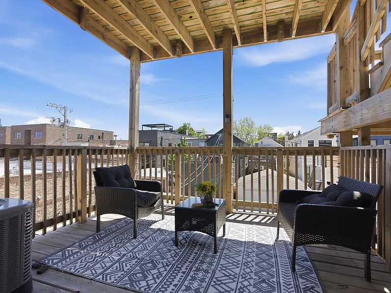 2033 W Huron St #2 — Photo 12