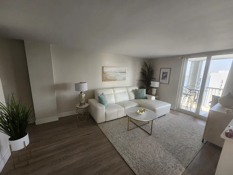 1505 N Riverside Dr #1108 — Photo 4