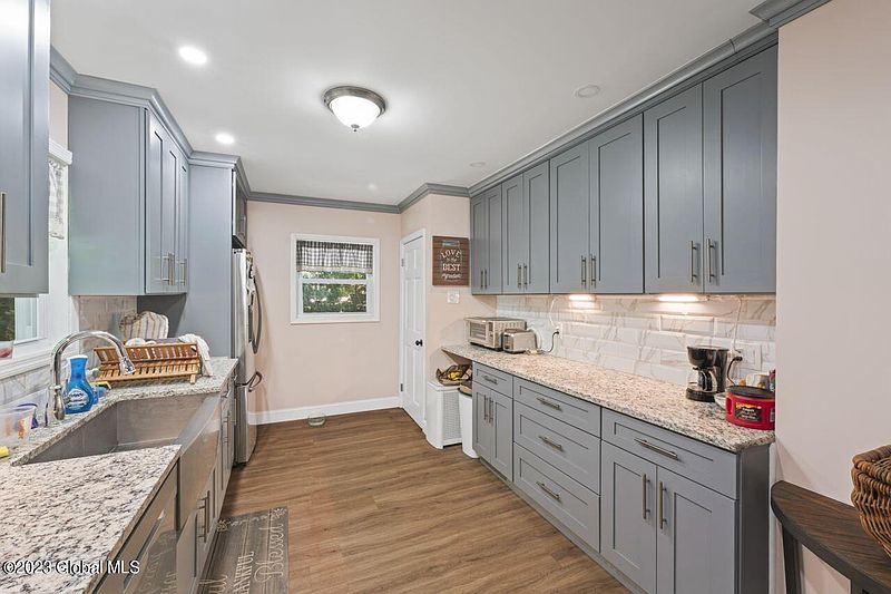 5th image of 2808 Campbell Avenue