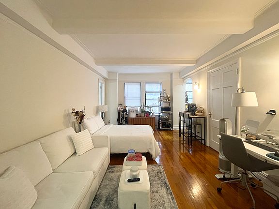 2nd image of 121 E 31st St APT 4