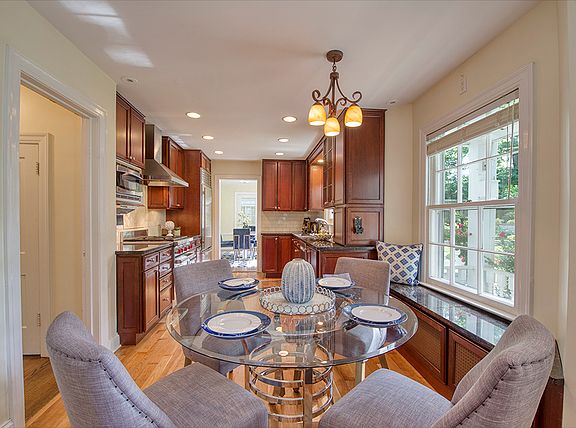 5th image of 30 Lakeside Pl