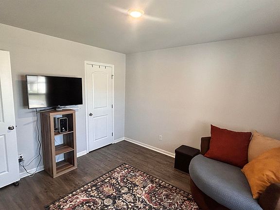 4th image of 174 Meadow Ridge Dr