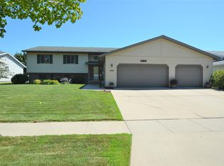 1643 S Wells St, Aberdeen, SD 57401