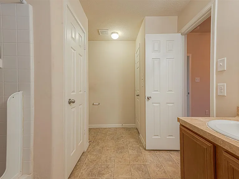 6352 Austinville Dr — Photo 31