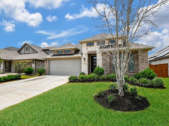 2nd image of 13022 Sheildaig St