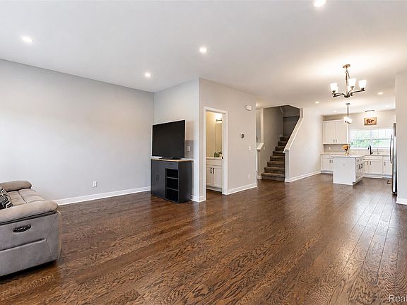 5th image of 41626 Orianna Ln