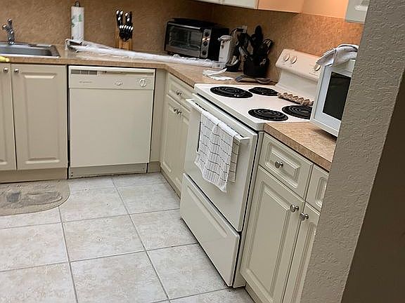 4th image of 6940 Miami Gardens Dr