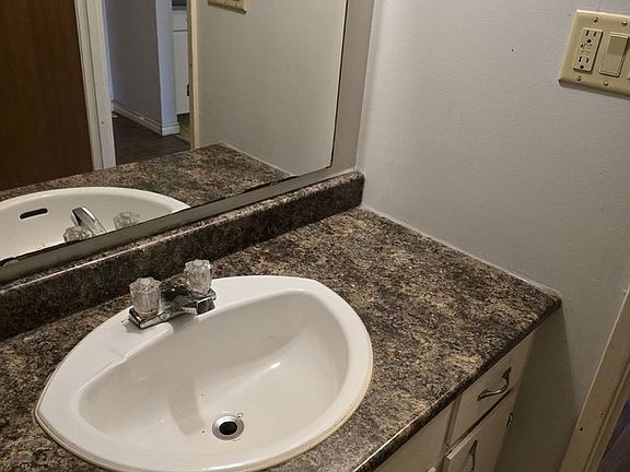 3rd image of 2116 Rose St #8