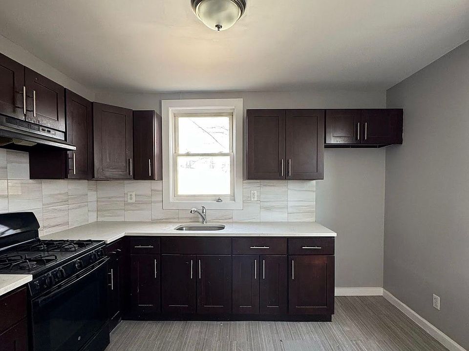 1st image of 30 Gladstone Ave #2L