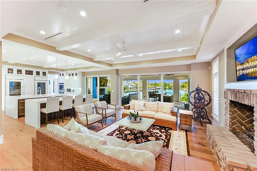 4 bed, 5.5 bath, 6130 sqft, $40,000 — Photo 4