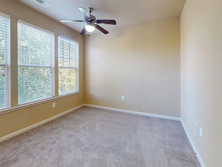Signal Hill Apartment Homes — Photo 87