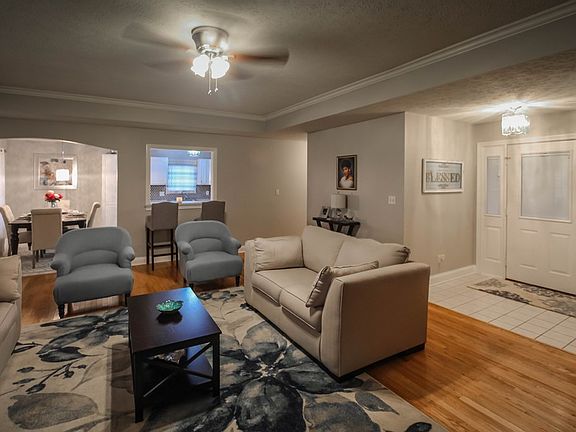 5th image of 412 Graystone Dr